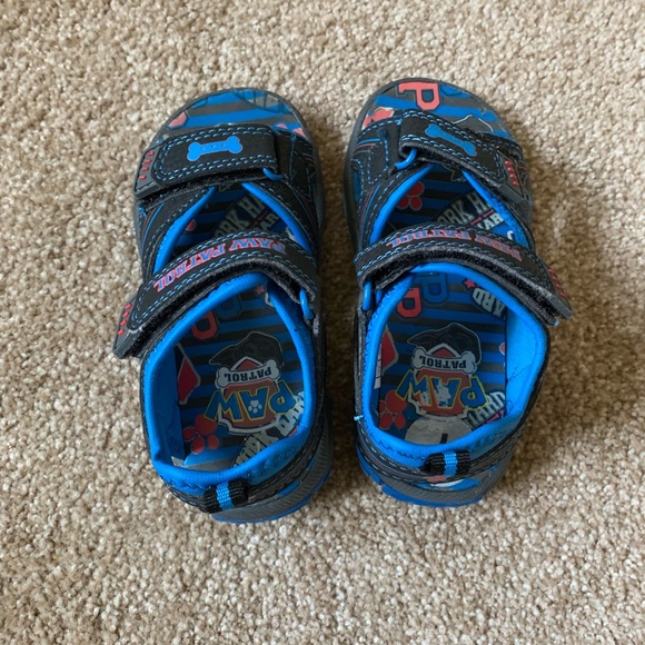 Three size 7 shoes for kids(great price!) - Picture 4 of 7